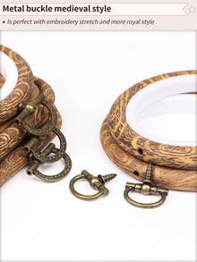 3 قطع إطارات تطريز يدوية صغيرة بنية اللون بنمط خشبي رجعي، مصنوعة من مادة ABS المتينة مع خطاطيف معدنية نحاسية، مناسبة لديكور المنزل، التعليق على الحائط، هالوين، عيد الميلاد، الحقائب، الملابس، الهواتف، سلاسل المفاتيح، المكاتب، الأغراض الجانبية للسرير، زينة السيارات