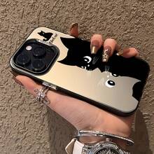 Funda de Teléfono de Gato Negro de Dibujos Animados para  15/15 Plus/15 Pro/15 Pro Max,  14/14 Plus/14 Pro/14 Pro Max,  13/13 Pro/13 Pro Max,  12/12 Pro/12 Pro Max,  11/11 Pro/11 Pro Max,  7/8 Plus,  XR/XS Max - Diseño de Cultura Pop, Soporta Carga Inalámbrica, Viene con un Cordón - Negro - Ver 1