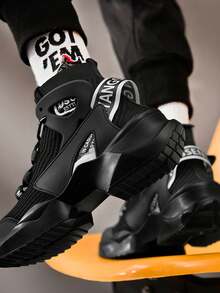 2024春夏时尚透气袜鞋休闲运动鞋轻便跑步鞋男士减震鞋