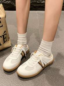 新款女式平底网眼一脚蹬运动凉鞋，最新户外运动设计