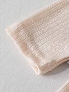 Conjunto de moda para niñas pequeñas de 3 piezas: Camiseta de cuello alto + Chaleco con ribete de encaje + Falda plisada con ribete de encaje