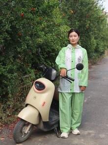 1 Conjunto de Traje de Lluvia de Manga Larga Holgado con Capucha para Mujer, con Chaqueta y Pantalones, Impermeable de PVC, Transpirable y con Tiras Reflectantes, Adecuado para Ciclismo, Entrega, Motocicleta, Scooter, Viajes al Aire Libre, Senderismo, Escuela, Oficina y Uso Doméstico