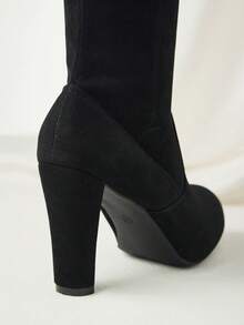 新款春秋季加大码女式过膝长靴，尖头高跟修身袜靴，欧美风过膝长靴，时尚粗跟显瘦，43码，是旅行、圣诞节、冬季送礼的理想之选。 - 黑色 - 查看 5