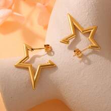 1 par de pendientes asimétricos con forma de pentagrama de acero inoxidable dorado, adecuados como regalo para mujeres y pueden usarse de manera casual