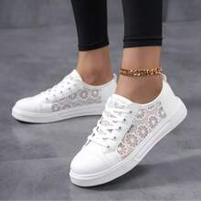 New Women's Shoes With Patchwork Lace Print [Lightweight EVA Sole] Breathable PU Upper With Patchwork Lace Design, Fashionable Casual Shoes. Versatile Low-Cut Flats, Hollowed-Out Breathable Lace-Up White Sneakers. Student Flats, Lightweight Travel Shoes, Flat Soles, Low-Top Shoes For All Seasons.