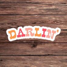 1 pièce Autocollant Darlin, Décalcomanie de citation esthétique pour les livres, Cadeau pour les amateurs de livres western, Autocollant vinyle de romance épicée pour ordinateur portable, bouteille d'eau, liseuse et coque de téléphone, un accessoire parfait pour chaque lecteur de romance qui aime l'esthétique western et un livre épicé