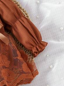 Baby Girl Cute Solid Color Lantern Long Sleeved Patchwork Lace Skirt Jumpsuit With Butterfly Bow Hair And Socks Set For Spring And Autumn - 棕色 - 查看 6