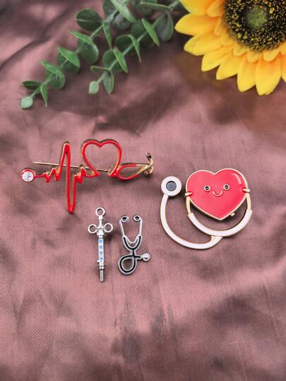دبوس صدر على شكل سلسلة طبية من مجموعة ECG والحقنة والسماعة الطبية، دبوس صدر على شكل قلب أحمر مع السماعة الطبية، إكسسوار حقيبة الظهر للاستخدام اليومي، هدية صغيرة للأصدقاء