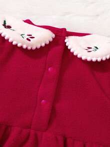 秋冬季婴儿可爱红色连体衣，配有圣诞刺绣领子和荷叶边帽子，萌趣节日装扮