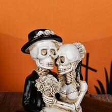 1pc,Halloween Couple Skull Garden Statues,Outdoor Resin Skull Couple Decor, Suitable For Gardens And Patios. Perfect For Thanksgiving, And Applicable For Indoor Parties, Bars, And Holiday Decorations During Christmas And Halloween.