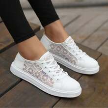 New Women's Shoes With Patchwork Lace Print [Lightweight EVA Sole] Breathable PU Upper With Patchwork Lace Design, Fashionable Casual Shoes. Versatile Low-Cut Flats, Hollowed-Out Breathable Lace-Up White Sneakers. Student Flats, Lightweight Travel Shoes, Flat Soles, Low-Top Shoes For All Seasons.
