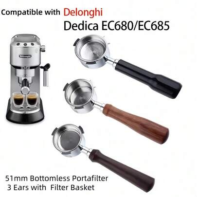 Tay cầm lọc cà phê không đáy 51mm với thiết kế 3 vòi, chất liệu thép không gỉ, phù hợp với máy pha cà phê Dedica EC680, EC685 và EUPA, bao gồm giỏ lọc đôi bằng thép không gỉ.
