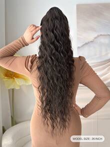 爪形马尾接发 26 英寸黑棕色自然波浪夹式接发 柔软自然外观耐热纤维合成假发 适合女性日常使用 - Dark Brown - 查看 3