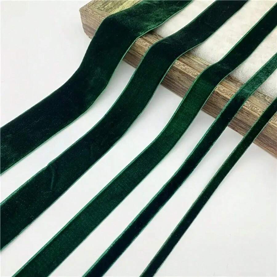 1件 4.57米單面無彈性彩色植絨緞面蝴蝶結DIY服飾聖誕裝飾緞帶(長度為手工測量,可能存在偏差) - 25碼墨綠 - 查看 1