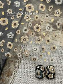 1片黑色金色3D立体花卉浮雕美甲贴纸，饰以仿珍珠，是DIY美甲和秋冬季优雅派对造型的理想之选。 - 咖啡棕 - 查看 6