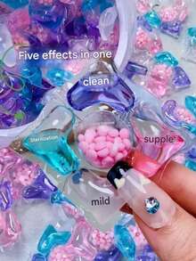 50 pièces/paquet Capsules de lessive 5-en-1, assouplissant concentré parfumé, détachant avec parfum longue durée, perles de lavage puissantes de nettoyage, parfum aux herbes pour la maison