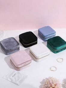 Hộp đựng trang sức bằng nhung, hộp vuông có khóa kéo, hộp đựng trang sức du lịch di động, hộp đựng trang sức thanh lịch, có thể đựng nhẫn, bông tai, dây chuyền, son môi và các dụng cụ trang điểm nhỏ khác, bên ngoài bằng nhung, tiện lợi cho việc bảo quản trang sức khi đi du lịch và ở nhà, cũng là vật dụng cần thiết cho mùa tựu trường. - Nhiều màu - Xem 7