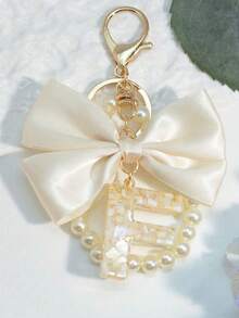 1 buc breloc cu literă cu fundă albă, cadou pentru mama, breloc pentru femei, decor pentru geantă/rucsac, pandantiv cu perle, accesorii de Halloween, Ziua Profesorilor, accesorii pentru genți, șnururi cu suport pentru legitimație, accesorii auto, brelocuri pentru genți, accesorii auto de Crăciun, idei de cadouri pentru prietena și sora