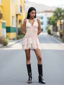 Vestido de gasa con estampado floral estilo dulce para mujer, escote en V con tirantes de lazo y cintura fruncida, dobladillo con volantes en capas, perfecto para citas y uso casual en primavera y verano - labor de retazos - Ver 7