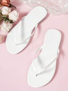 Tongs plates pour femmes grandes tailles, sandales décontractées de style romain tressé, convenant au printemps et à l'été, pouvant être associées à des robes, adaptées pour la plage, l'Plat et autres occasions. Les couleurs incluent le blanc, le beige, le noir, l'orange, le jaune, le violet, le gris, l'or, l'argent, le bleu, le vert, le rose rouge, le marron, l'imprimé léopard, le bleu marine, le strass, la boucle, le canvas, confortables et polyvalentes. - Blanc - Voir 5