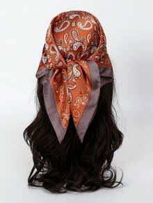 1条佩斯利花纹波西米亚风头巾，可作沙滩时尚围脖或连衣裙使用