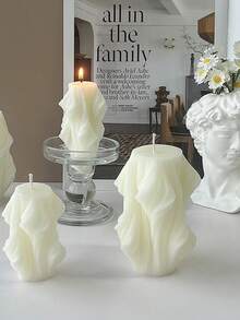 La vela de aromaterapia es una pequeña vela con forma de onda giratoria. Puede ser un candelabro para una boda romántica. Es una elegante vela de aromaterapia para interiores, también es excelente como vela de aromaterapia para el baño y es un regalo perfecto para las chicas.