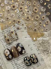 1片黑色金色3D立体花卉浮雕美甲贴纸，饰以仿珍珠，是DIY美甲和秋冬季优雅派对造型的理想之选。 - 咖啡棕 - 查看 8