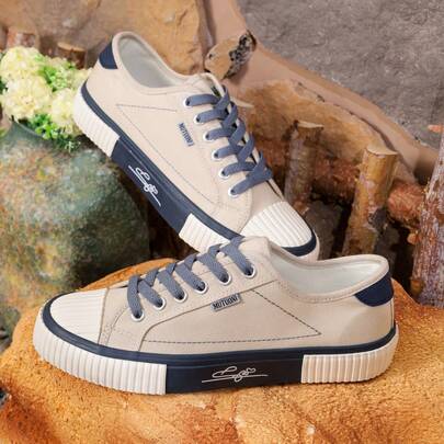 هذا زوج من الأحذية المريحة ذات الكعب المنبسط للنساء. مصنوعة من قماش مطاطي مقاوم للانزلاق مع خياطة محكمة، وهي جاهزة لمواجهة موسم الأمطار واستكشاف المدينة معك. تجمع بين الطابع الرجعي لحرفية المطاط والطبيعة الخفيفة والعادية للقماش، وهذا خيار ممتاز لإنشاء طراز عادي وفني وشارع أو خفيف رجعي. حرفية فريدة، مريحة وخفيفة الوزن، متعددة الاستخدامات وشابة.