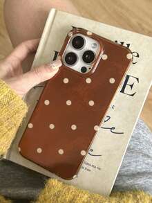 1 carcasă de telefon cu bază maro, model cu buline albe, elegantă și la modă, din TPU, personalizată, rezistentă la șocuri, potrivită pentru iPhone 17/ 17 Pro Max/ 16 Pro Max/ 15 Pro/ 14/ 13/12/11, cadou ideal pentru familie, prieteni și cei dragi