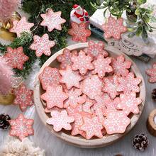 12/24/36 sztuk różowych piernikowych ozdób świątecznych, drewniane zimowe ozdoby świąteczne w kształcie płatków śniegu ze sznurkami, brązowe i różowe piernikowe ozdoby świąteczne, dekoracja na przyjęcie bożonarodzeniowe, dekoracja świąteczna, dekoracja zimowa, dekoracja świąteczna do domu, dekoracja biura, odpowiednie do dekoracji ściennych, salonu i sypialni, okien i drzwi. Mogą być również prezentami świątecznymi, które przyniosą ciepło i radość na każdą okazję!