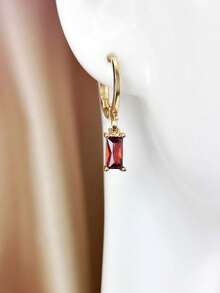 زوج من أقراط الزجاج المربعة البسيطة باللون الأحمر الرمادي