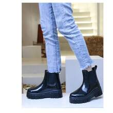 Zapatos de goma engrosados ​​de moda para mujer, botas de lluvia de tubo corto Chelsea, zapatos de agua antideslizantes - Negro - Ver 3