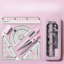 Scatola regalo con set di strumenti geometrici a forma di macaron, include una colorata scatola di latta e un set completo di strumenti da disegno, adatta come regalo per studenti, per il ritorno a scuola. Regalare la "Scatola geometrica Macaron" con benedizioni è un must per gli studenti e per chi cerca regali pratici durante il periodo del ritorno a scuola e per scambiare regali, trasmettendo la cancelleria pratica che accompagna l'apprendimento. Adatto per Ognissanti, compleanni, Natale, Capodanno, vacanze invernali, decorazioni natalizie, accessori per la scrivania di casa, regali di Natale, decorazioni autunnali per la casa.