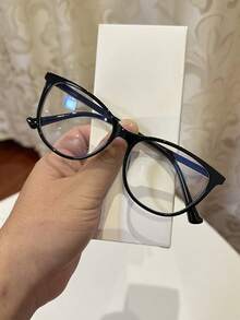 一副女士休闲复古猫眼黑色平框眼镜，适合日常通勤和街头时尚 - 黑色 - 查看 9