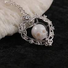 One Gothic-Style Skull Pendant Necklace Made Of Resin, Featuring A Heart-Shaped Design And Inlaid With Synthetic Cubic Zirconia; Suitable For Women; A Perfect Valentine's Day Gift; Fashionable Jewelry. - 金色 - 查看 8