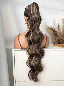 30英寸棕色自然波浪夹式马尾假发，柔软自然，耐热合成纤维，适合女性日常佩戴 - 挑染棕色 - 查看 5