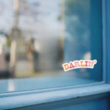 1 pièce Autocollant Darlin, Décalcomanie de citation esthétique pour les livres, Cadeau pour les amateurs de livres western, Autocollant vinyle de romance épicée pour ordinateur portable, bouteille d'eau, liseuse et coque de téléphone, un accessoire parfait pour chaque lecteur de romance qui aime l'esthétique western et un livre épicé