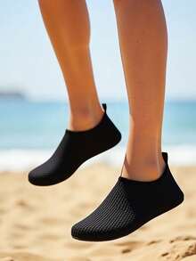 Leisfit 女士超轻沙滩/水鞋,防滑浮潜赤脚灵活游泳鞋,成人水上凉鞋 - 柔软防水,适用于专业防滑水鞋和室内/室外运动鞋,适合海滩、游泳、潜水和浮潜 - 黑色 - 查看 4