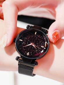 这款时尚百搭的女士石英表采用个性化钻石切割圆形表盘和磁性网状表带，是送给女性的完美礼物。它既适合作为节日礼物，也适合日常佩戴。 - 黑色 - 查看 6