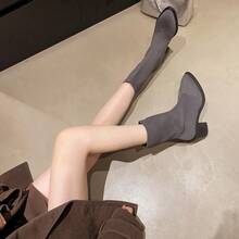 2025 Botas Elásticas Pretas Slim para Mulheres, Botas de Tornozelo de Salto Alto Grosso de Cor Sólida Cinza com Bico Fino, Estilo Ocidental de Botas Curtas, Outono/Inverno