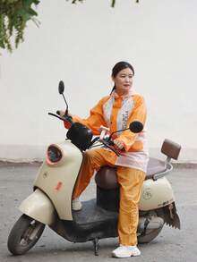 1 Conjunto de Traje de Lluvia de Manga Larga Holgado con Capucha para Mujer, con Chaqueta y Pantalones, Impermeable de PVC, Transpirable y con Tiras Reflectantes, Adecuado para Ciclismo, Entrega, Motocicleta, Scooter, Viajes al Aire Libre, Senderismo, Escuela, Oficina y Uso Doméstico