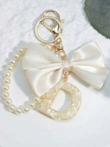 1 buc breloc cu literă cu fundă albă, cadou pentru mama, breloc pentru femei, decor pentru geantă/rucsac, pandantiv cu perle, accesorii de Halloween, Ziua Profesorilor, accesorii pentru genți, șnururi cu suport pentru legitimație, accesorii auto, brelocuri pentru genți, accesorii auto de Crăciun, idei de cadouri pentru prietena și sora