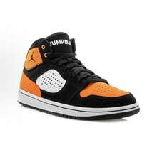 Nike 耐克缓震耐穿女式中帮篮球鞋，新款乔丹 Courtside23 简约复古风格运动鞋，经典黑橙配色，舒适百搭，适合休闲、通勤和运动。