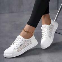 New Women's Shoes With Patchwork Lace Print [Lightweight EVA Sole] Breathable PU Upper With Patchwork Lace Design, Fashionable Casual Shoes. Versatile Low-Cut Flats, Hollowed-Out Breathable Lace-Up White Sneakers. Student Flats, Lightweight Travel Shoes, Flat Soles, Low-Top Shoes For All Seasons.