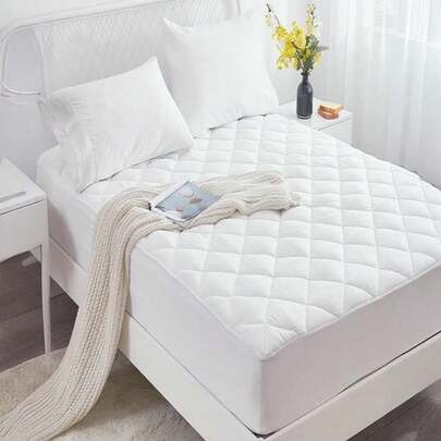100% Micro Polyester Quilted Mattress Protector & Fitted Sheet – Fiber-Padded Middle Layer – Stretch Jersey Side Panels – Not Fully Waterproof – Available Sizes: 70x140, 90x190, 90x200, 100x200, 120x200, 140x200 Cm – Made In Turkey