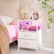 Mesita de noche con estación de carga, mesita de noche LED con 2 cajones de tela y estante de almacenamiento para dormitorio, mesita de noche con puerto USB y enchufe, adecuada para sala de estar / dormitorio - Blanco - Ver 10