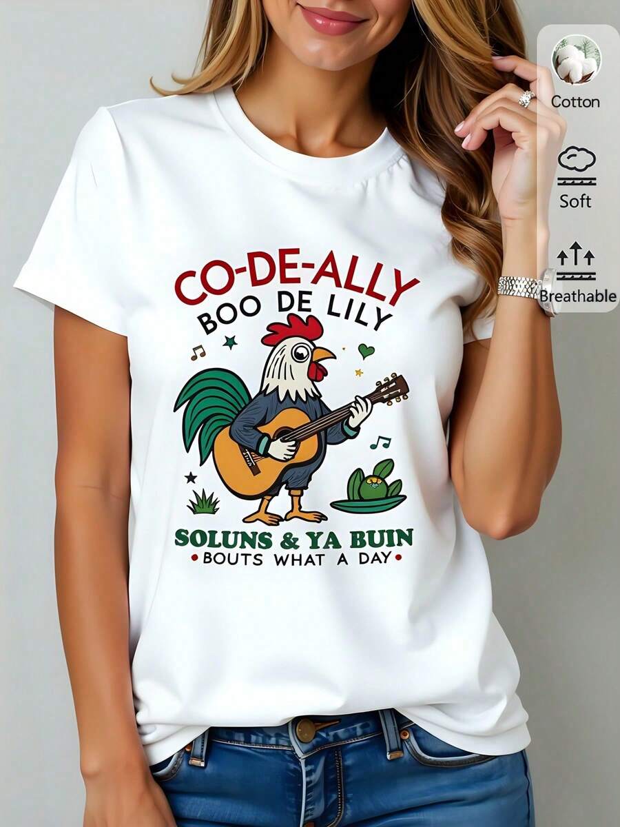 Camiseta blanca de mujer 180g algodón, diseño divertido de gallo con guitarra y texto "Co-De-Ally Boo De Lily", cuello redondo, manga corta, T-shirt casual estampada creativa perfecta para primavera y verano.