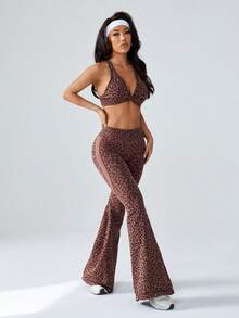 1 zestaw damski seksowny sportowy biustonosz z nadrukiem w panterkę i spodnie dzwony, głębokie V, skręcone ramiączka, odpowiedni do jazdy na rowerze na świeżym powietrzu, jogi, biegania, treningu, brązowy kawowy