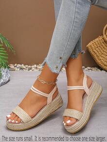 1双少女米色厚底凉鞋（尺码偏小），夏季时尚编织坡跟凉鞋，轻便防水，适合度假和日常穿着