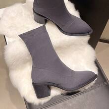 2025 Botas Elásticas Pretas Slim para Mulheres, Botas de Tornozelo de Salto Alto Grosso de Cor Sólida Cinza com Bico Fino, Estilo Ocidental de Botas Curtas, Outono/Inverno